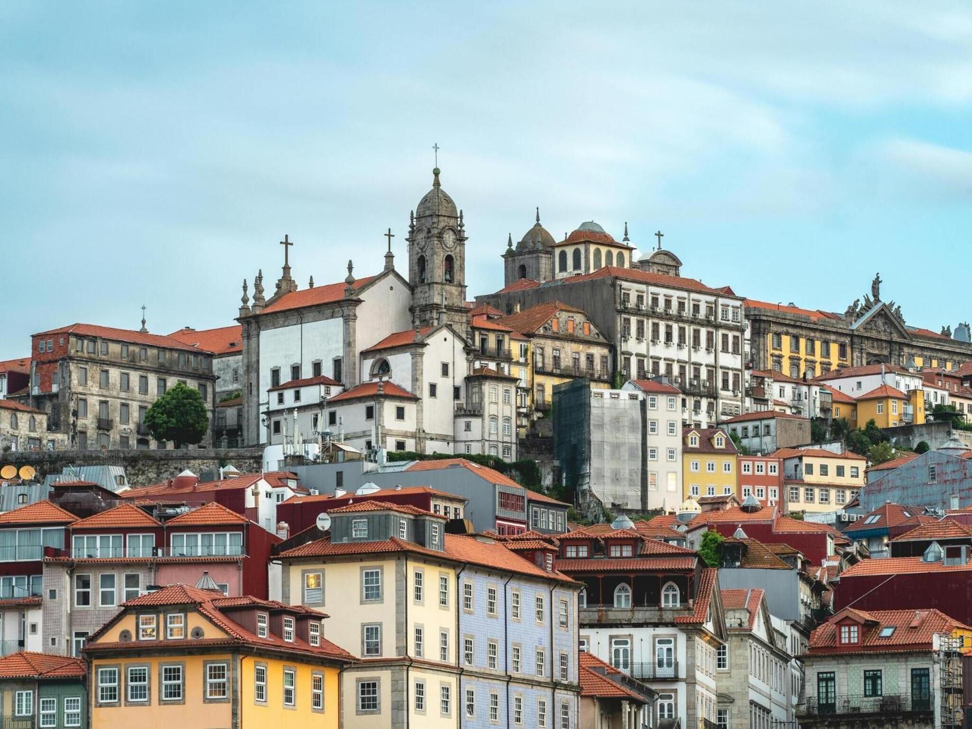 Bright And Spacious In Apartamento Porto